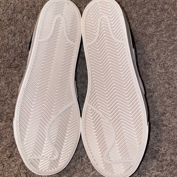 Nike - Picture 4 of 4